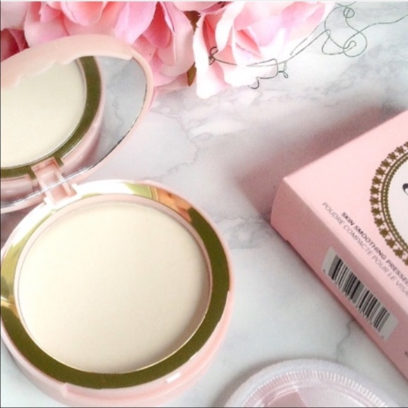 Too Faced | Primed Poreless Pressed Powder - Picture 6 of 8